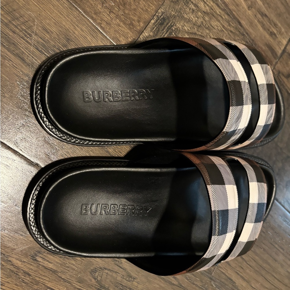 Burberry Slides - Picture 4 of 6